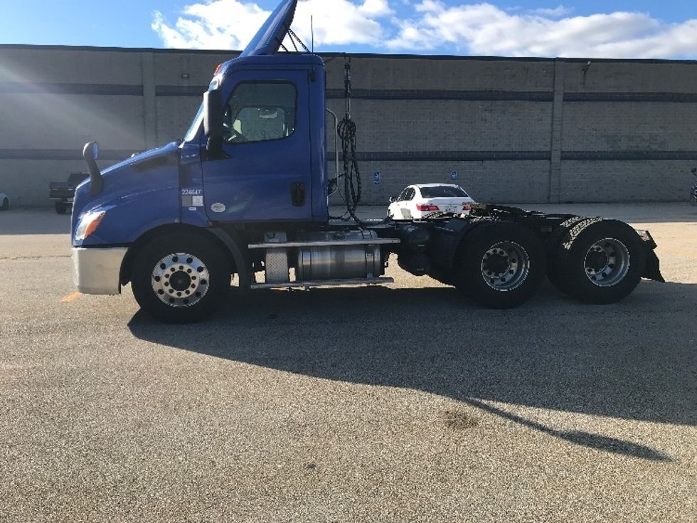 Day Cab Tractor-Heavy Duty Tractors-Freightliner-2019-T11664ST-Auburn-MA-201,611\n\t\tmiles-$ 47,000 - Image 4