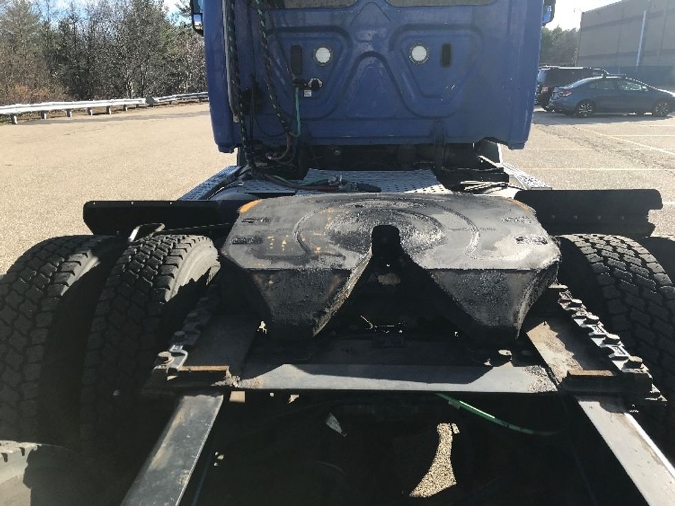 Day Cab Tractor-Heavy Duty Tractors-Freightliner-2019-T11664ST-Auburn-MA-201,611\n\t\tmiles-$ 47,000 - Image 6