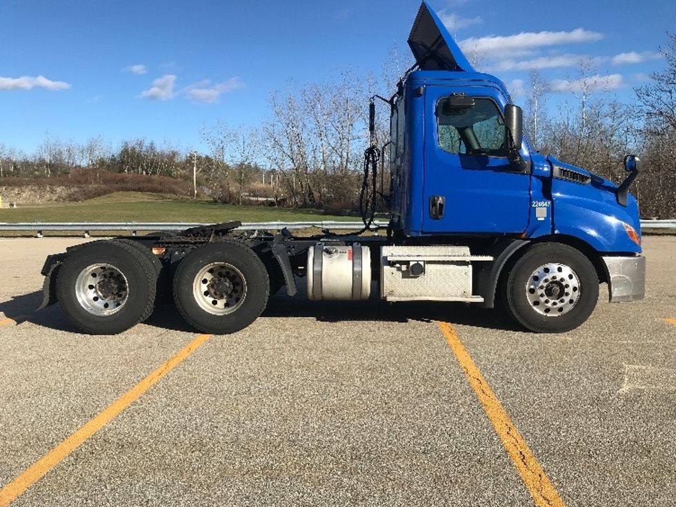 Day Cab Tractor-Heavy Duty Tractors-Freightliner-2019-T11664ST-Auburn-MA-201,611\n\t\tmiles-$ 47,000 - Image 8
