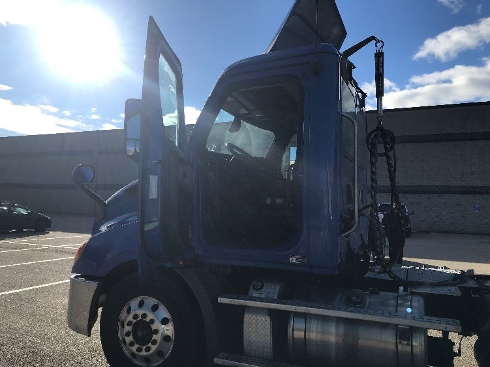 Day Cab Tractor-Heavy Duty Tractors-Freightliner-2019-T11664ST-Auburn-MA-201,611\n\t\tmiles-$ 47,000 - Image 9