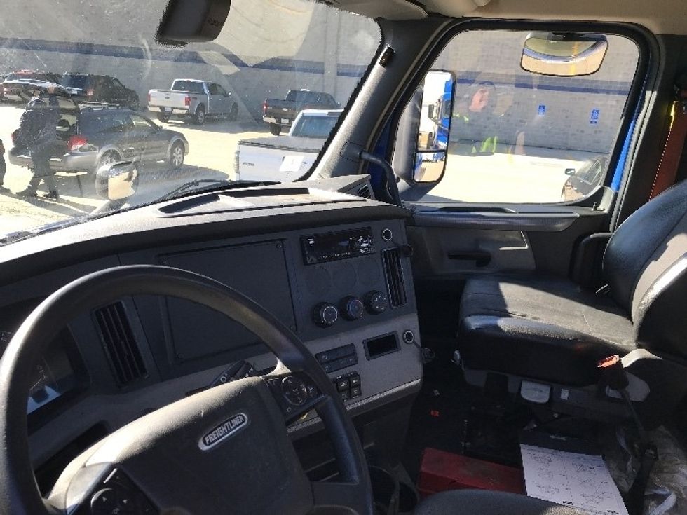 Day Cab Tractor-Heavy Duty Tractors-Freightliner-2019-T11664ST-Auburn-MA-231,253\n\t\tmiles-$ 45,500 - Image 10