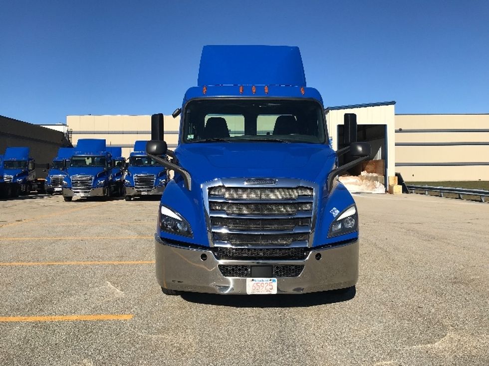 Day Cab Tractor-Heavy Duty Tractors-Freightliner-2019-T11664ST-Auburn-MA-231,253\n\t\tmiles-$ 45,500 - Image 2