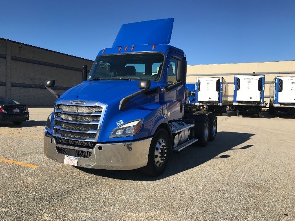 Day Cab Tractor-Heavy Duty Tractors-Freightliner-2019-T11664ST-Auburn-MA-231,253\n\t\tmiles-$ 45,500 - Image 3