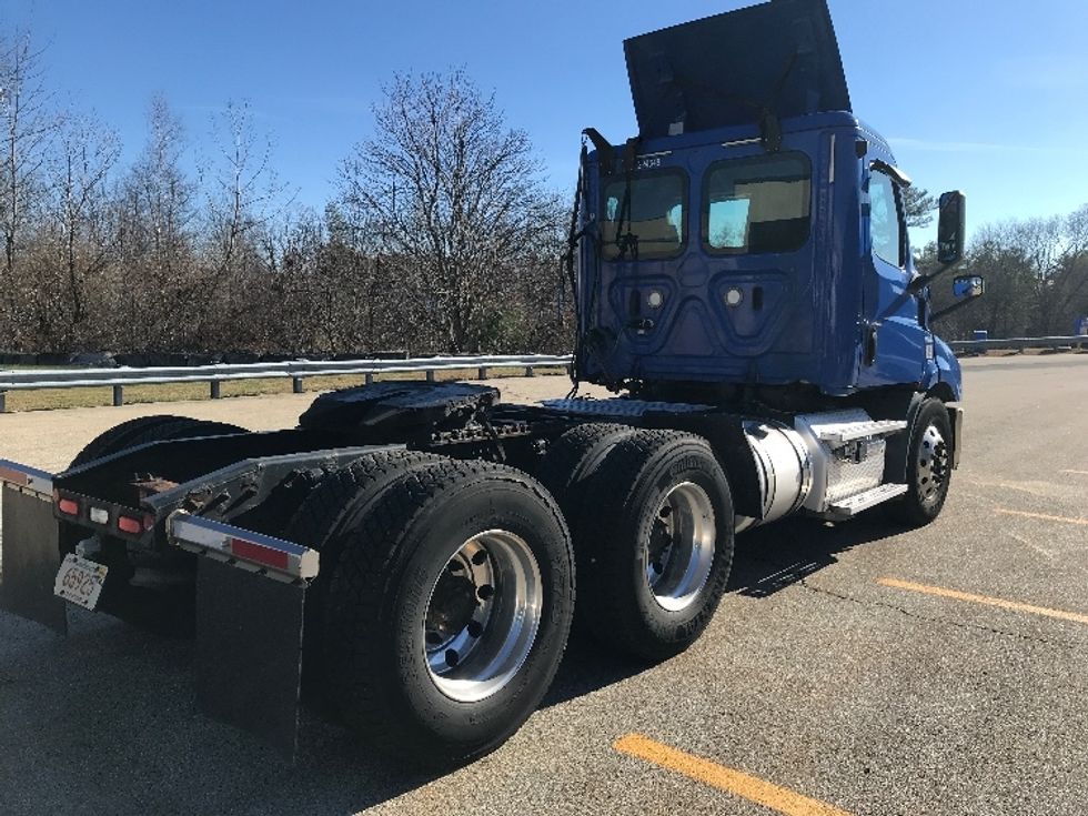 Day Cab Tractor-Heavy Duty Tractors-Freightliner-2019-T11664ST-Auburn-MA-231,253\n\t\tmiles-$ 45,500 - Image 7