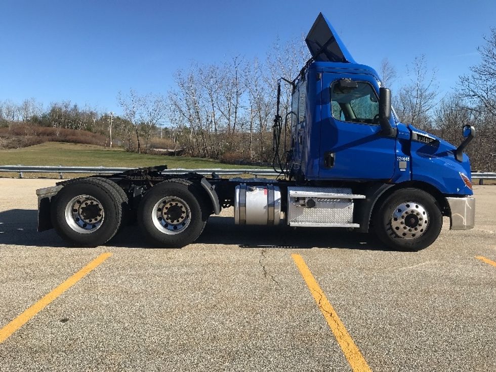 Day Cab Tractor-Heavy Duty Tractors-Freightliner-2019-T11664ST-Auburn-MA-231,253\n\t\tmiles-$ 45,500 - Image 8