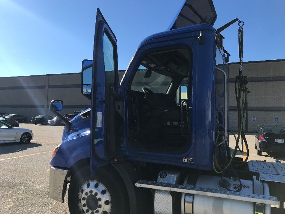 Day Cab Tractor-Heavy Duty Tractors-Freightliner-2019-T11664ST-Auburn-MA-231,253\n\t\tmiles-$ 45,500 - Image 9