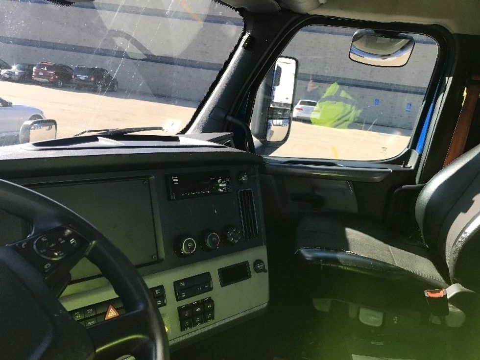 Day Cab Tractor-Heavy Duty Tractors-Freightliner-2019-T11664ST-Auburn-MA-250,035\n\t\tmiles-$ 44,500 - Image 10