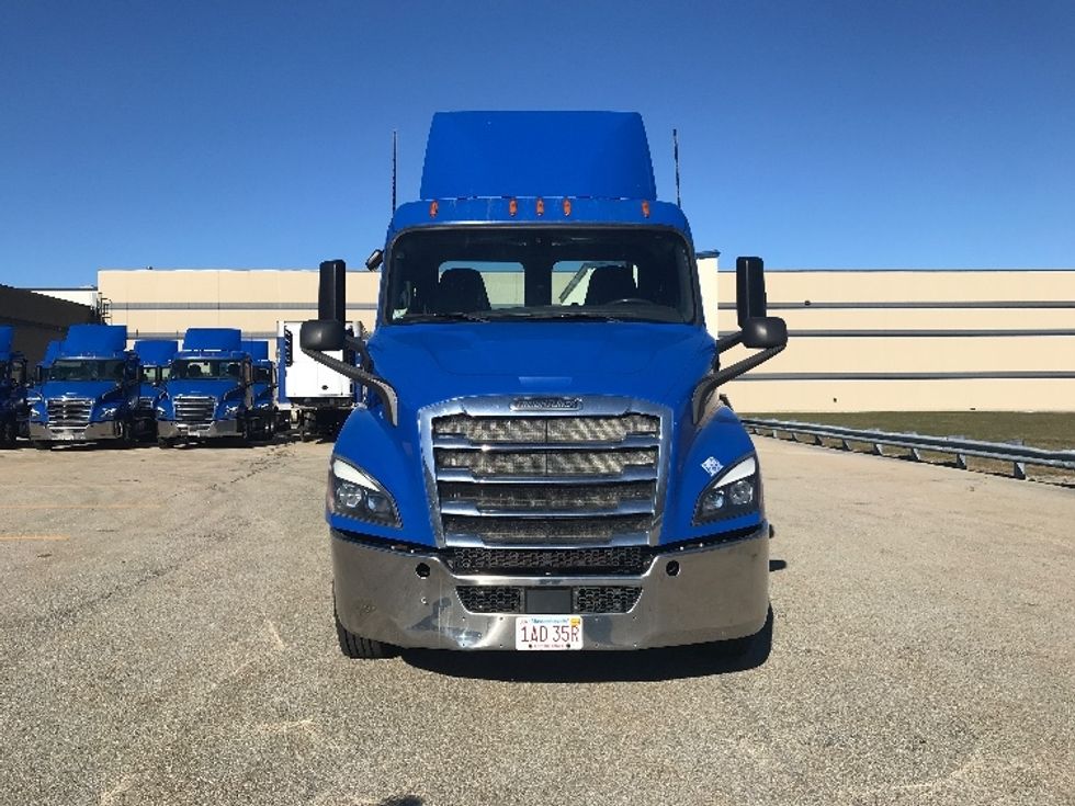 2019 Freightliner Cascadia 116" Day cab photo 2