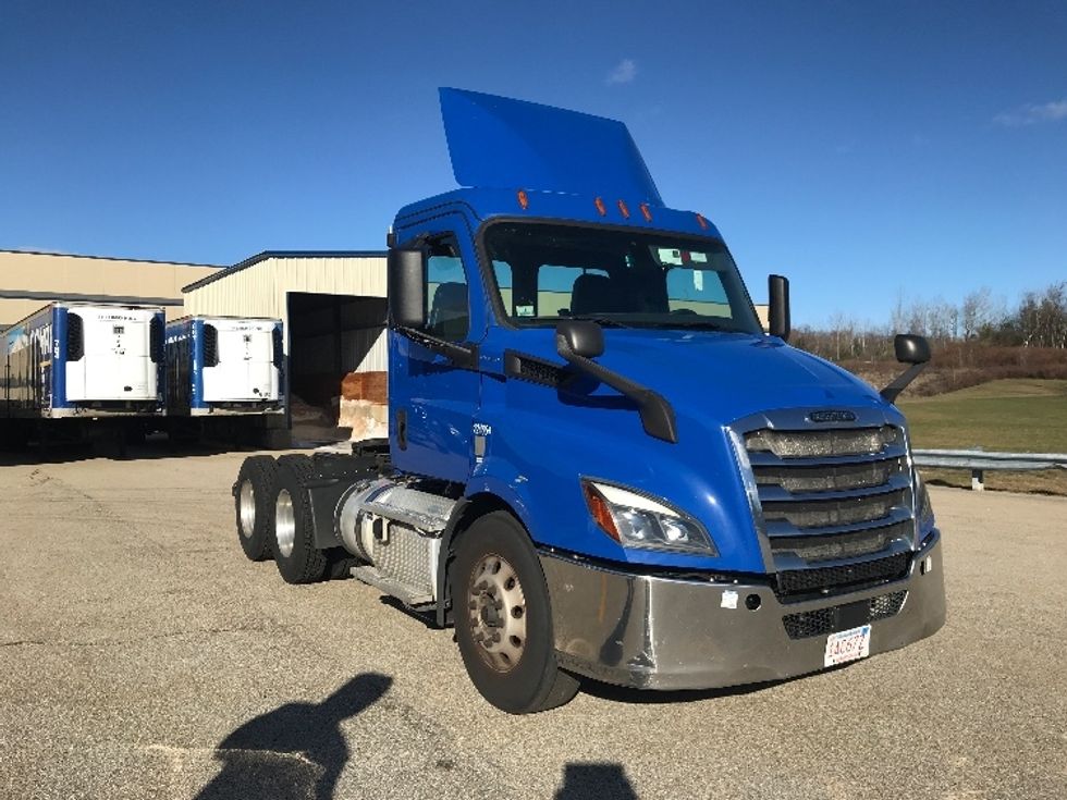 Day Cab Tractor-Heavy Duty Tractors-Freightliner-2019-T11664ST-Auburn-MA-250,203\n\t\tmiles-$ 44,500 - Image 1