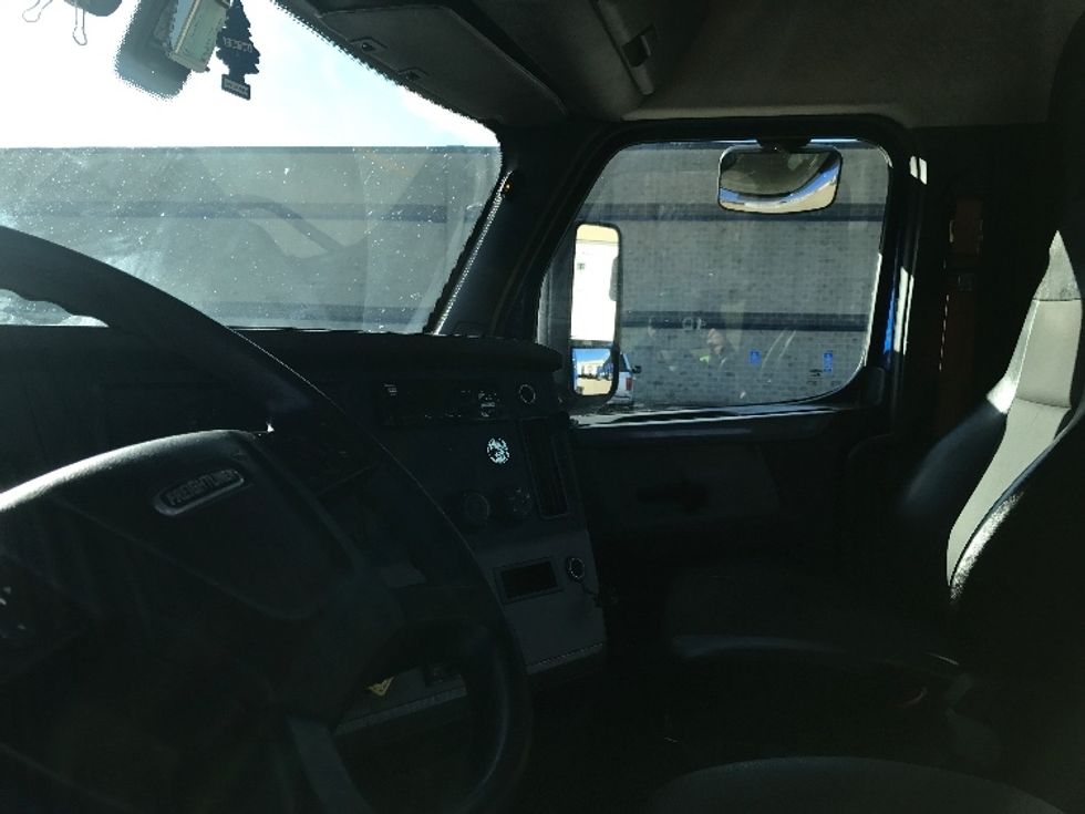 Day Cab Tractor-Heavy Duty Tractors-Freightliner-2019-T11664ST-Auburn-MA-250,203\n\t\tmiles-$ 44,500 - Image 10
