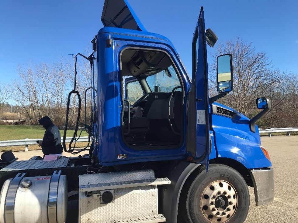 Day Cab Tractor-Heavy Duty Tractors-Freightliner-2019-T11664ST-Auburn-MA-250,203\n\t\tmiles-$ 44,500 - Image 12