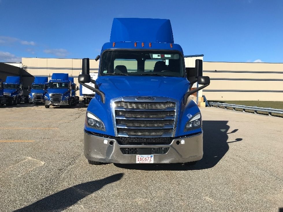 Day Cab Tractor-Heavy Duty Tractors-Freightliner-2019-T11664ST-Auburn-MA-250,203\n\t\tmiles-$ 44,500 - Image 2