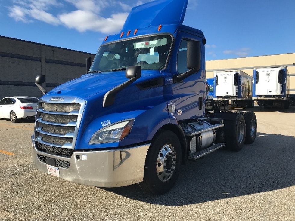 Day Cab Tractor-Heavy Duty Tractors-Freightliner-2019-T11664ST-Auburn-MA-250,203\n\t\tmiles-$ 44,500 - Image 3