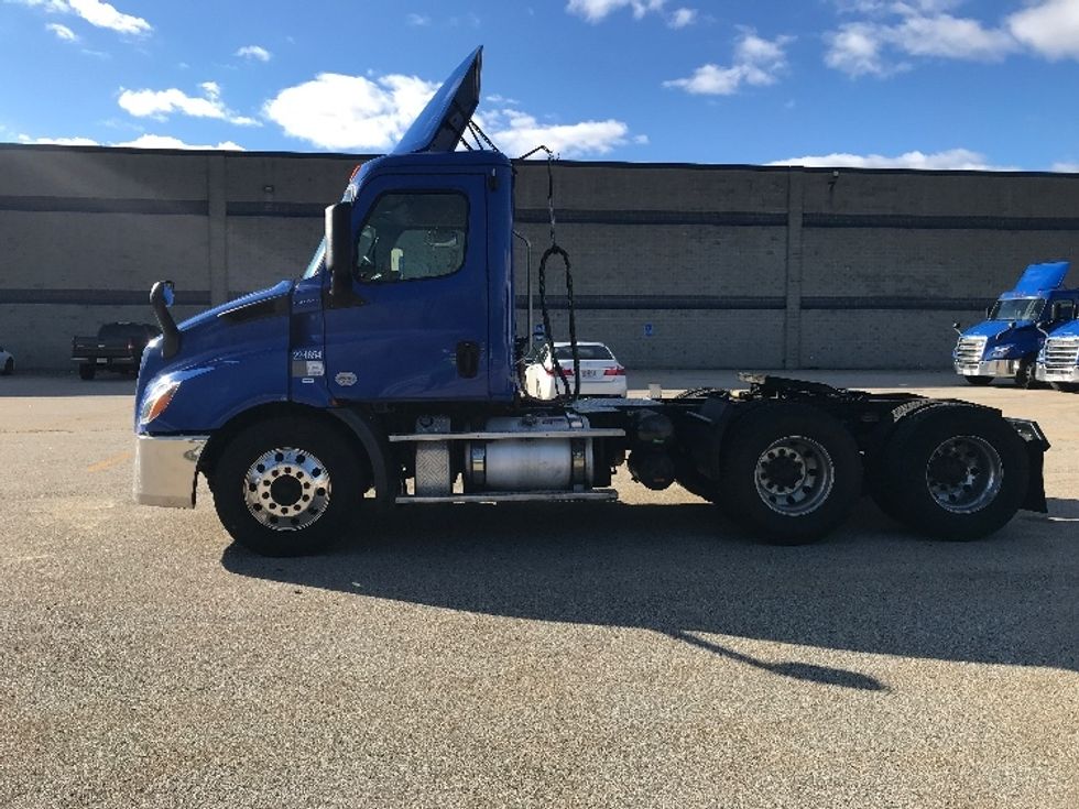 Day Cab Tractor-Heavy Duty Tractors-Freightliner-2019-T11664ST-Auburn-MA-250,203\n\t\tmiles-$ 44,500 - Image 4