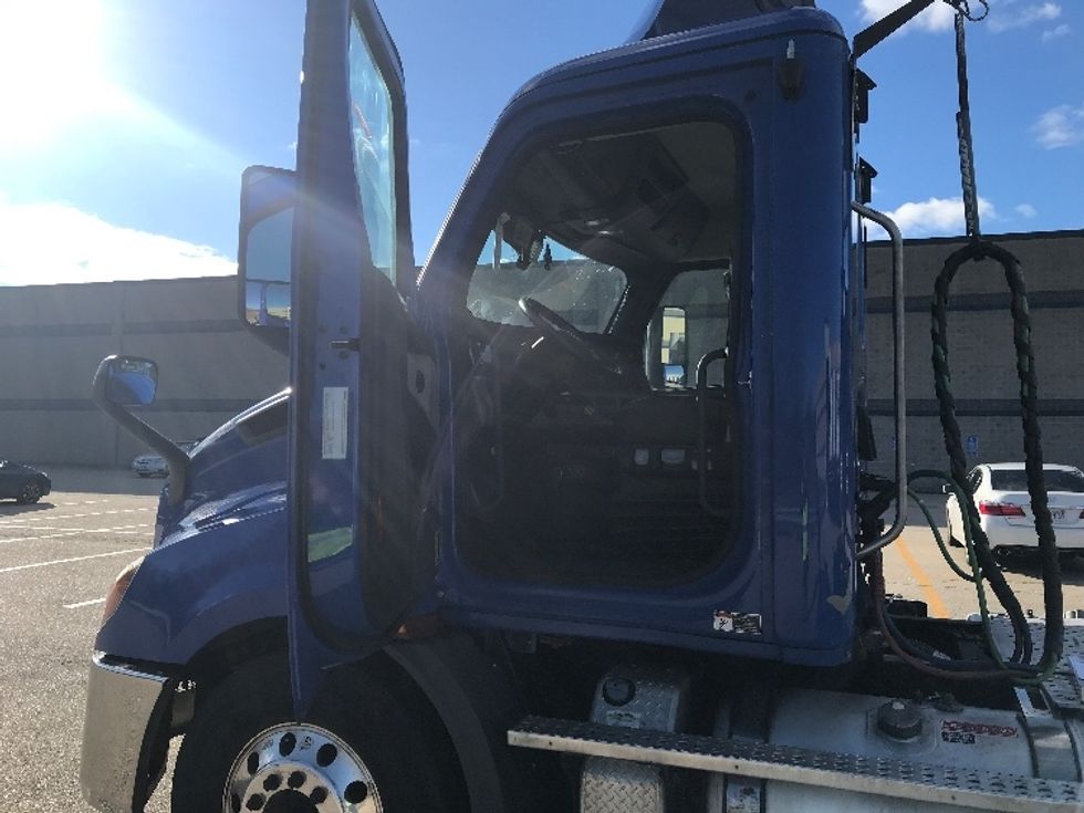 Day Cab Tractor-Heavy Duty Tractors-Freightliner-2019-T11664ST-Auburn-MA-250,203\n\t\tmiles-$ 44,500 - Image 9