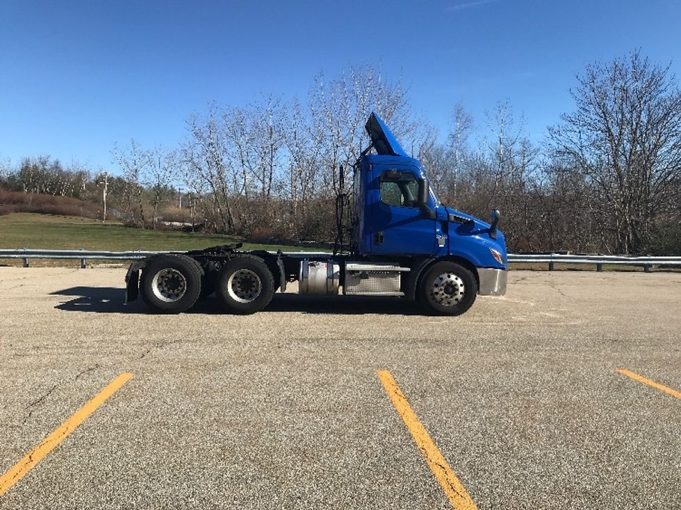 Day Cab Tractor-Heavy Duty Tractors-Freightliner-2019-T11664ST-Auburn-MA-252,357\n\t\tmiles-$ 32,250 - Image 8