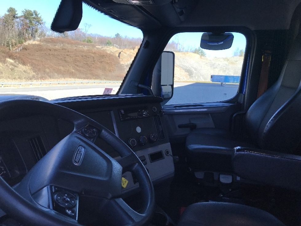 Day Cab Tractor-Heavy Duty Tractors-Freightliner-2019-T11664ST-Auburn-MA-266,712\n\t\tmiles-$ 43,750 - Image 10