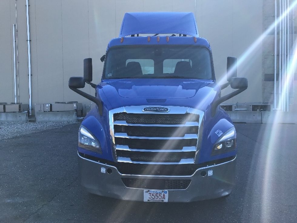 Day Cab Tractor-Heavy Duty Tractors-Freightliner-2019-T11664ST-Auburn-MA-266,712\n\t\tmiles-$ 43,750 - Image 2