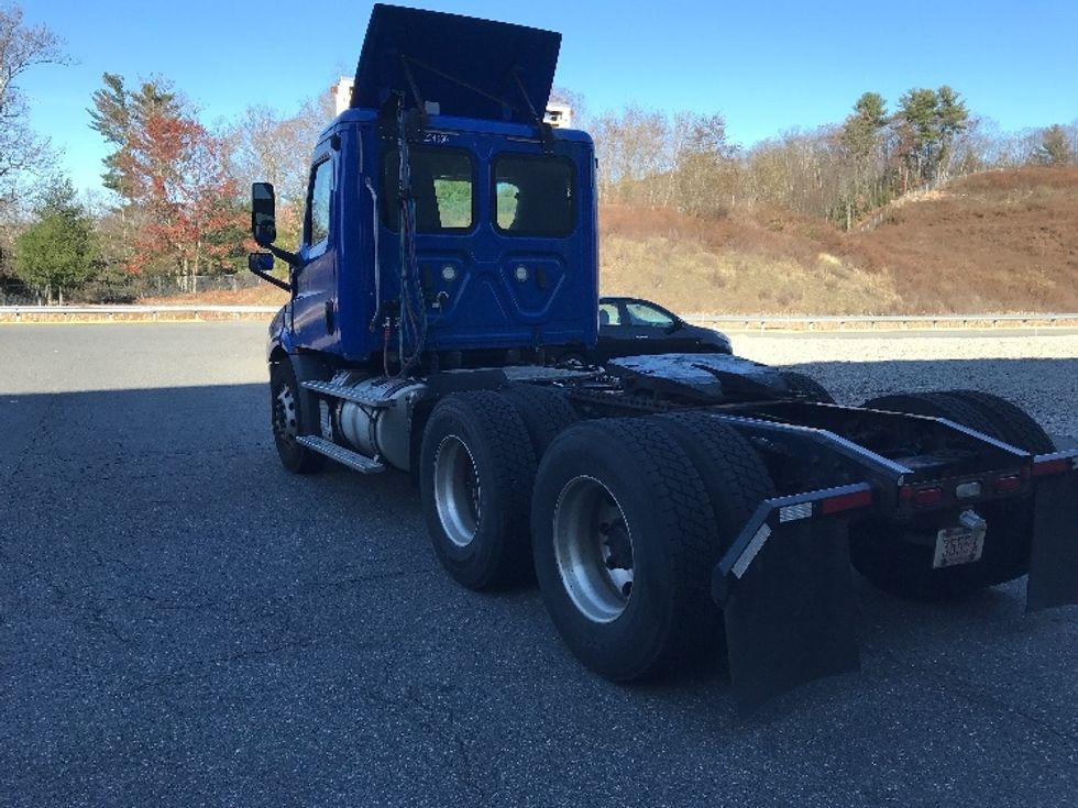 Day Cab Tractor-Heavy Duty Tractors-Freightliner-2019-T11664ST-Auburn-MA-266,712\n\t\tmiles-$ 43,750 - Image 5