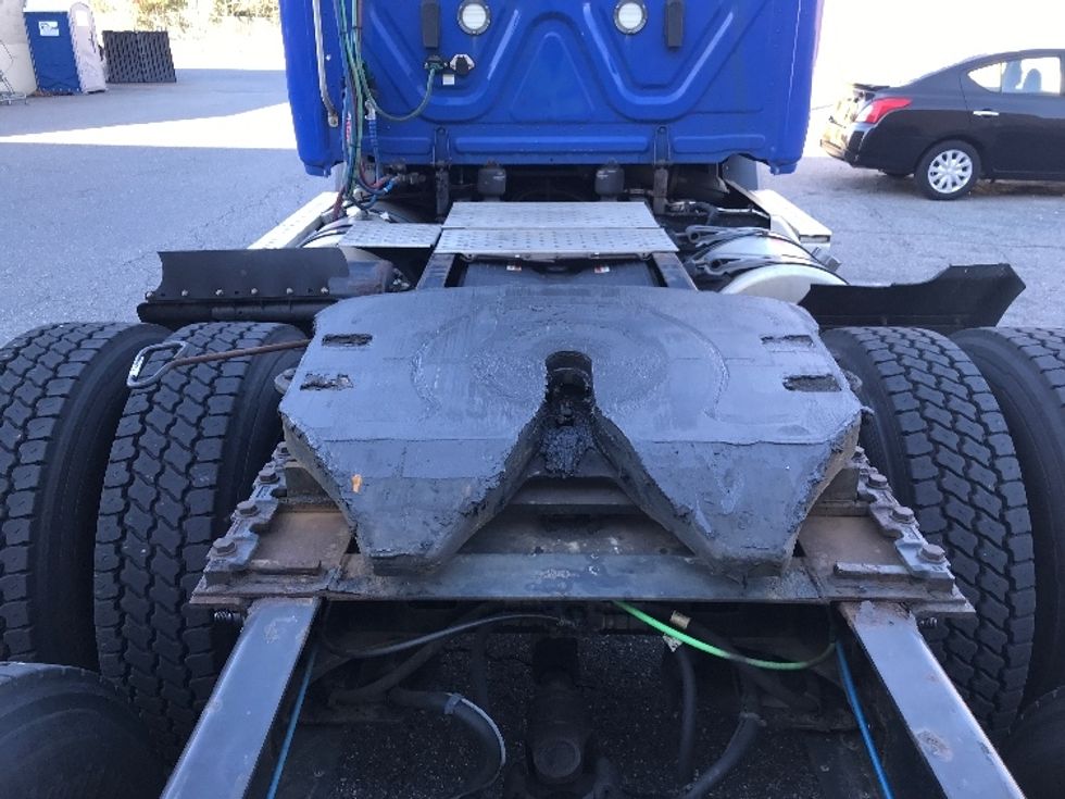 Day Cab Tractor-Heavy Duty Tractors-Freightliner-2019-T11664ST-Auburn-MA-266,712\n\t\tmiles-$ 43,750 - Image 6