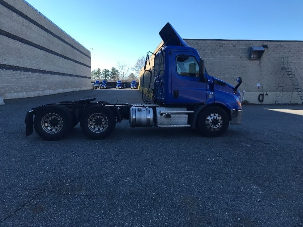 Day Cab Tractor-Heavy Duty Tractors-Freightliner-2019-T11664ST-Auburn-MA-266,712\n\t\tmiles-$ 43,750 - Image 8