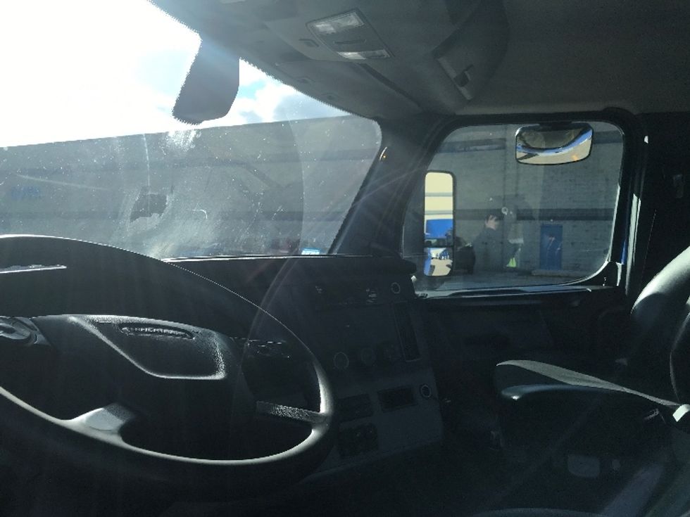 Day Cab Tractor-Heavy Duty Tractors-Freightliner-2019-T11664ST-Auburn-MA-272,231\n\t\tmiles-$ 43,500 - Image 10