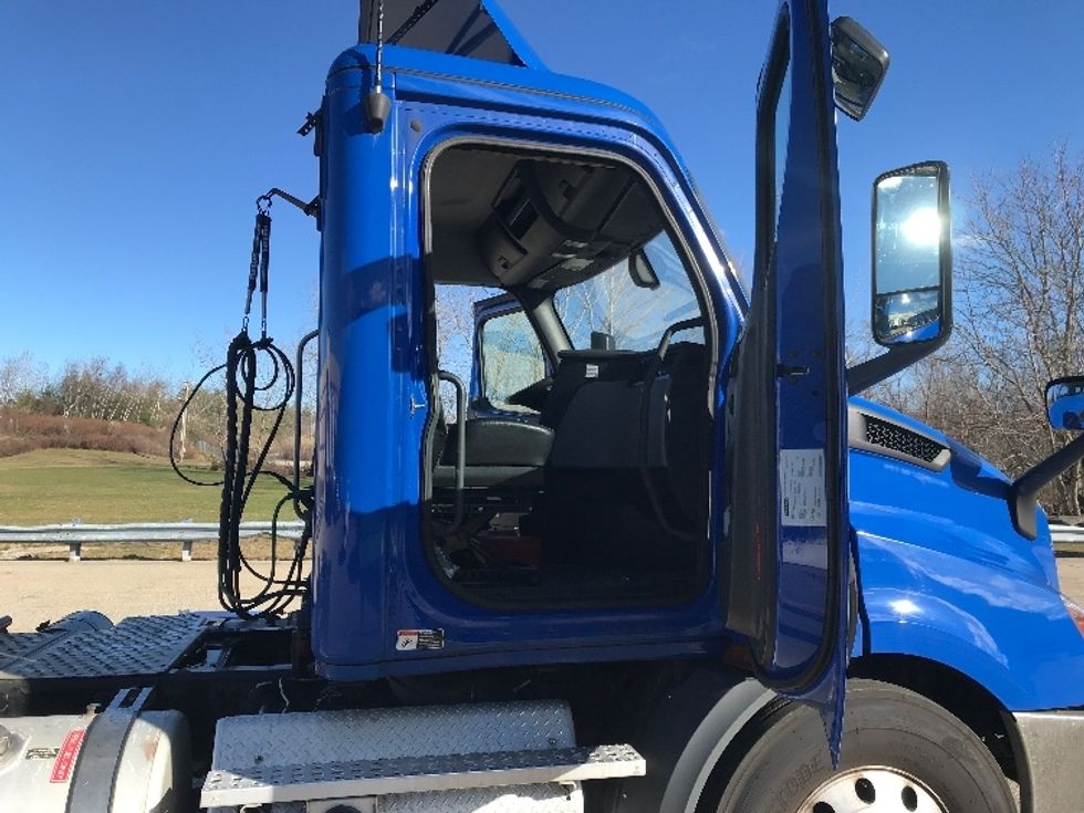 Day Cab Tractor-Heavy Duty Tractors-Freightliner-2019-T11664ST-Auburn-MA-272,231\n\t\tmiles-$ 43,500 - Image 12