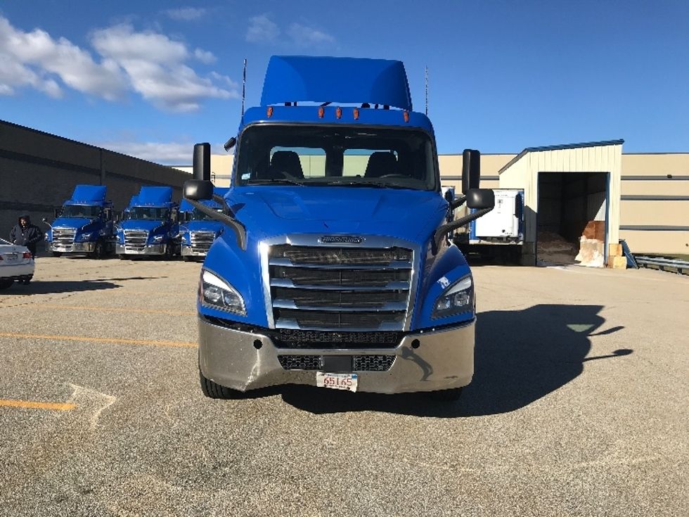 Day Cab Tractor-Heavy Duty Tractors-Freightliner-2019-T11664ST-Auburn-MA-272,231\n\t\tmiles-$ 43,500 - Image 2
