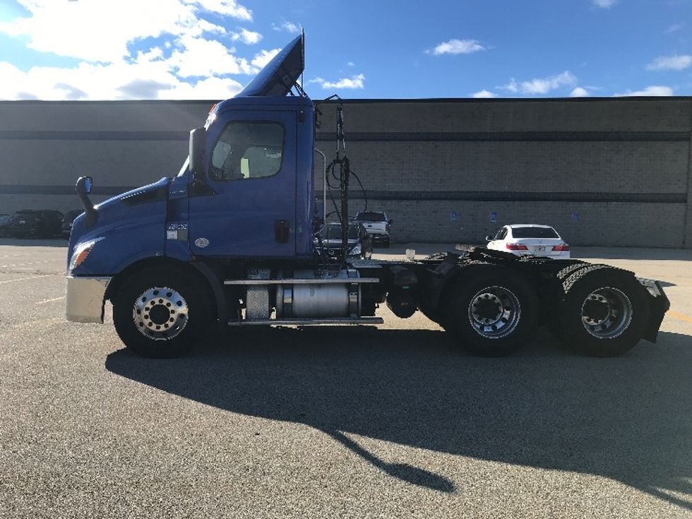 Day Cab Tractor-Heavy Duty Tractors-Freightliner-2019-T11664ST-Auburn-MA-272,231\n\t\tmiles-$ 43,500 - Image 4