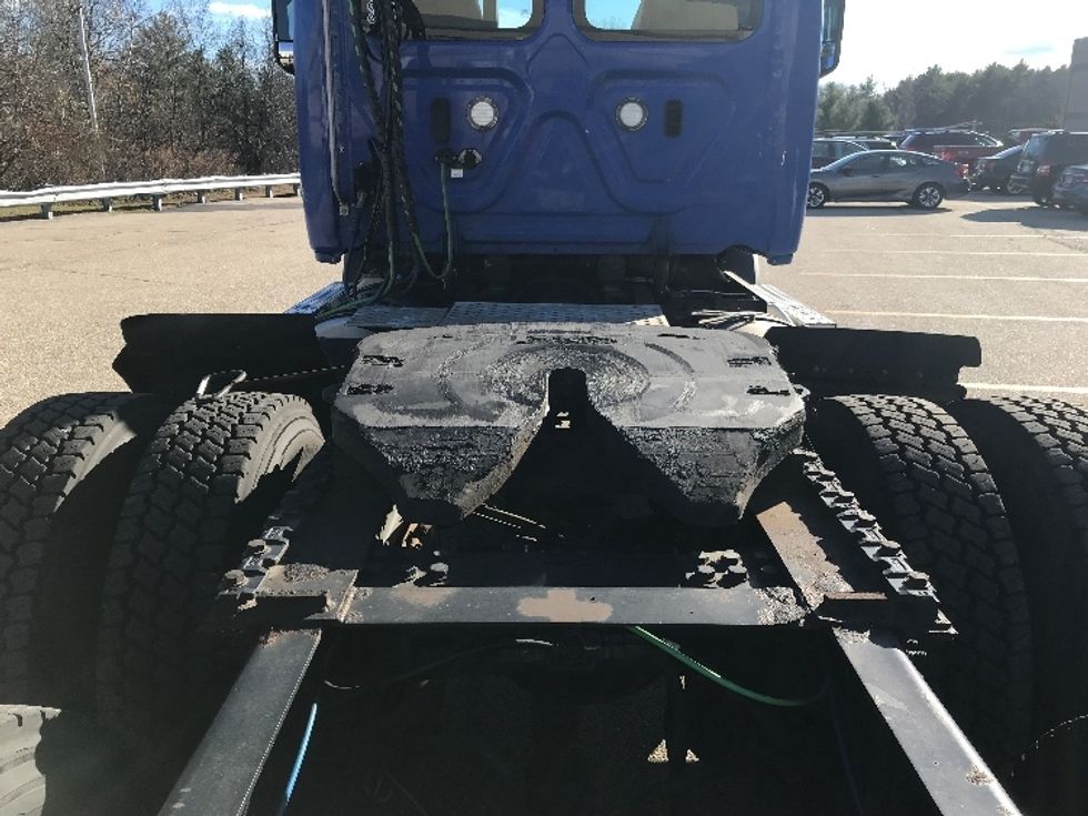 Day Cab Tractor-Heavy Duty Tractors-Freightliner-2019-T11664ST-Auburn-MA-272,231\n\t\tmiles-$ 43,500 - Image 6