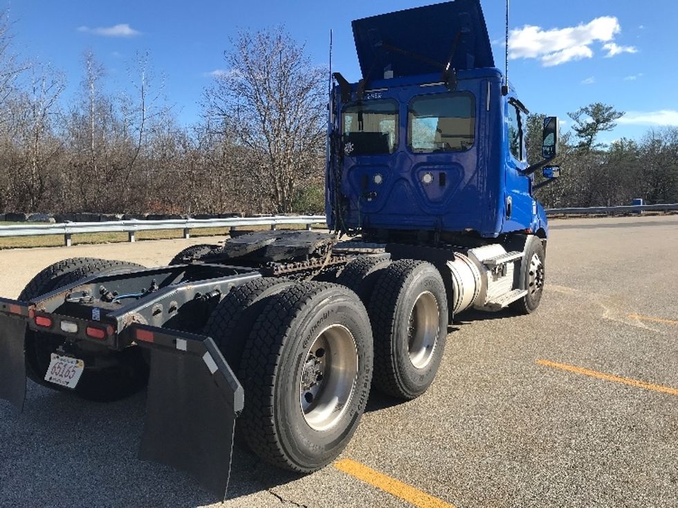 Day Cab Tractor-Heavy Duty Tractors-Freightliner-2019-T11664ST-Auburn-MA-272,231\n\t\tmiles-$ 43,500 - Image 7