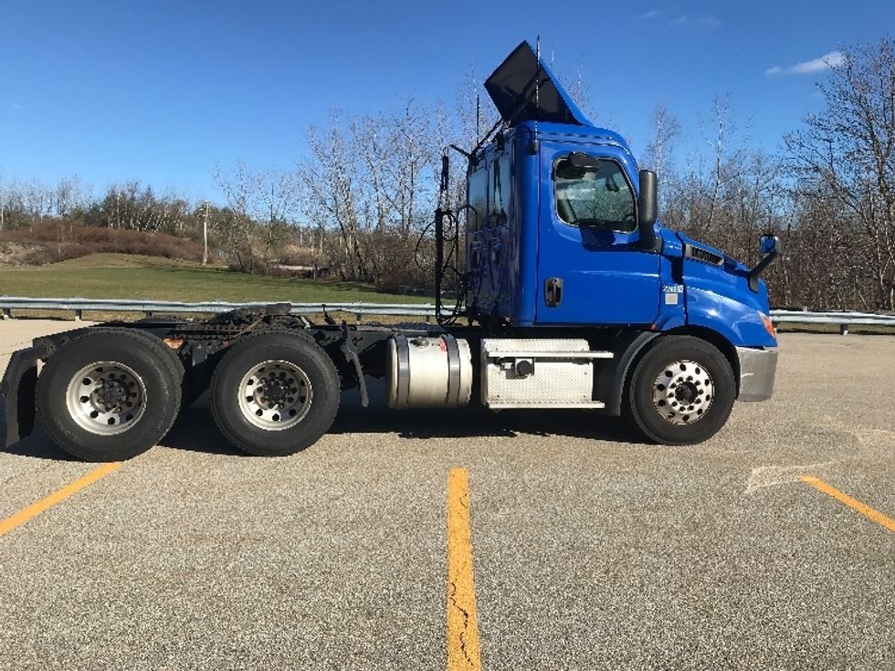 Day Cab Tractor-Heavy Duty Tractors-Freightliner-2019-T11664ST-Auburn-MA-272,231\n\t\tmiles-$ 43,500 - Image 8