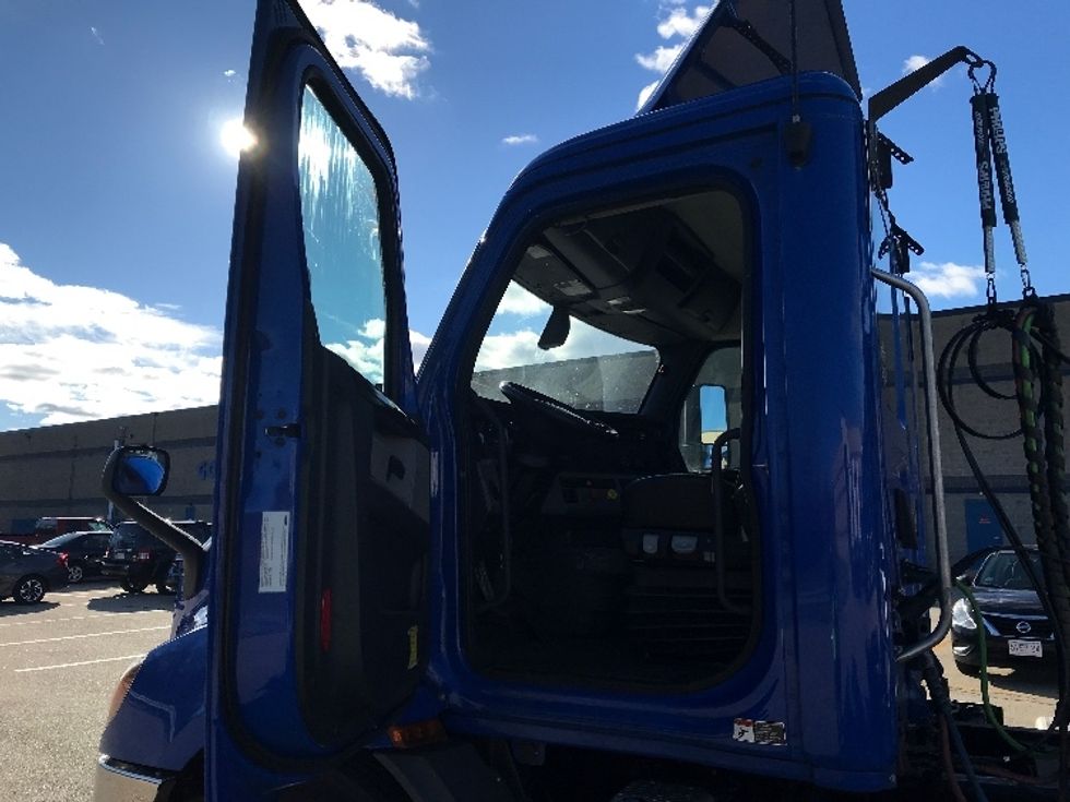 Day Cab Tractor-Heavy Duty Tractors-Freightliner-2019-T11664ST-Auburn-MA-272,231\n\t\tmiles-$ 43,500 - Image 9