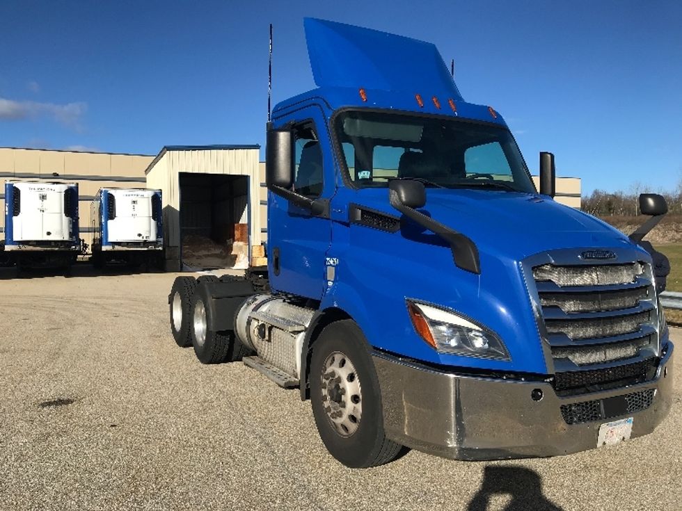Day Cab Tractor-Heavy Duty Tractors-Freightliner-2019-T11664ST-Auburn-MA-313,744\n\t\tmiles-$ 41,000 - Image 1