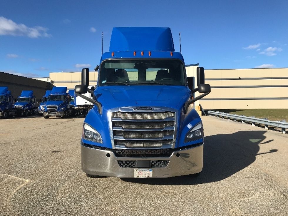 Day Cab Tractor-Heavy Duty Tractors-Freightliner-2019-T11664ST-Auburn-MA-313,744\n\t\tmiles-$ 41,000 - Image 2