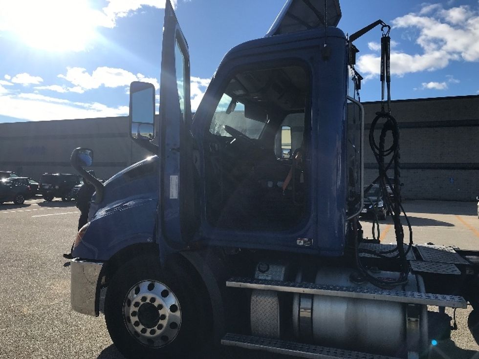 Day Cab Tractor-Heavy Duty Tractors-Freightliner-2019-T11664ST-Auburn-MA-313,744\n\t\tmiles-$ 41,000 - Image 9