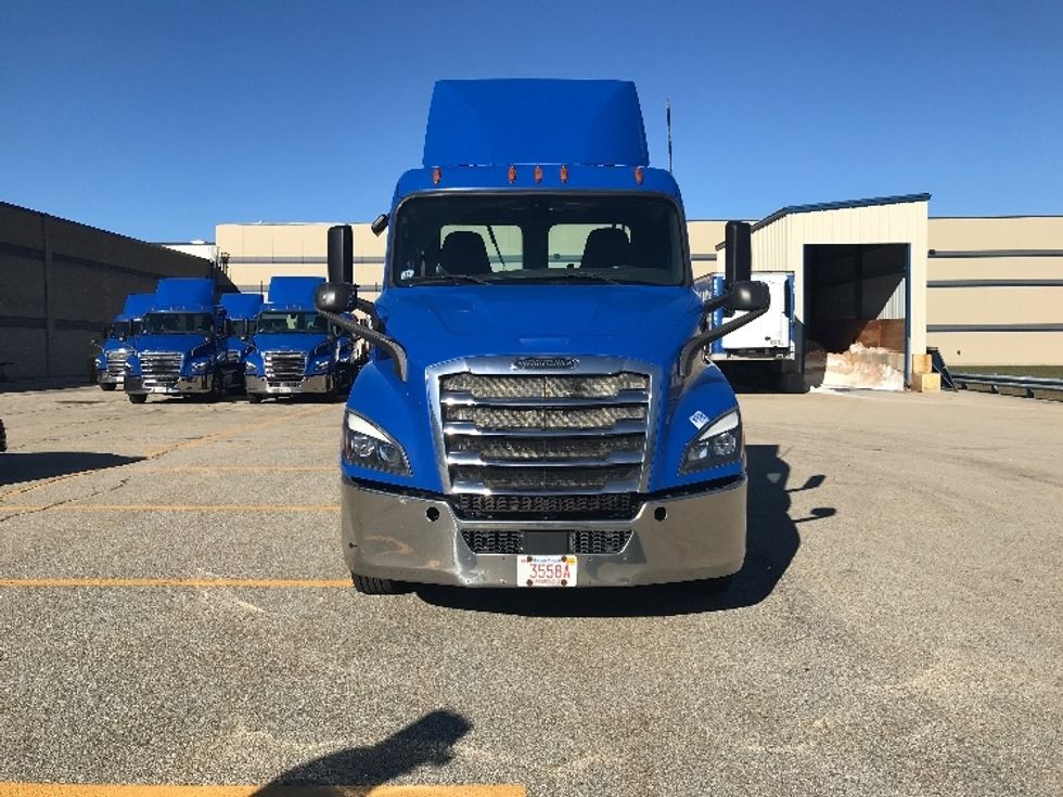 Day Cab Tractor-Heavy Duty Tractors-Freightliner-2019-T11664ST-Auburn-MA-346,040\n\t\tmiles-$ 39,500 - Image 2
