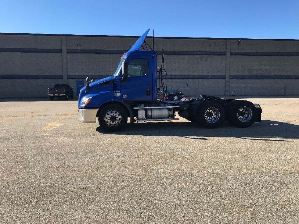 Day Cab Tractor-Heavy Duty Tractors-Freightliner-2019-T11664ST-Auburn-MA-346,040\n\t\tmiles-$ 39,500 - Image 4
