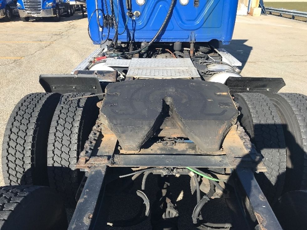 Day Cab Tractor-Heavy Duty Tractors-Freightliner-2019-T11664ST-Auburn-MA-346,040\n\t\tmiles-$ 39,500 - Image 6