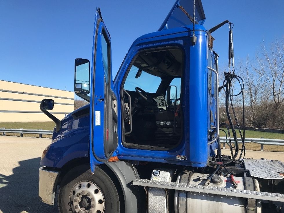 Day Cab Tractor-Heavy Duty Tractors-Freightliner-2019-T11664ST-Auburn-MA-346,040\n\t\tmiles-$ 39,500 - Image 9
