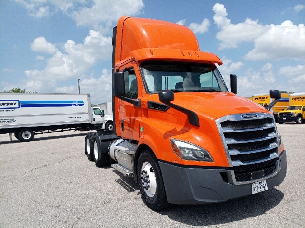 Day Cab Tractor-Heavy Duty Tractors-Freightliner-2019-T11664ST-Austin-TX-226,126\n\t\tmiles-$ 52,750 - Image 1