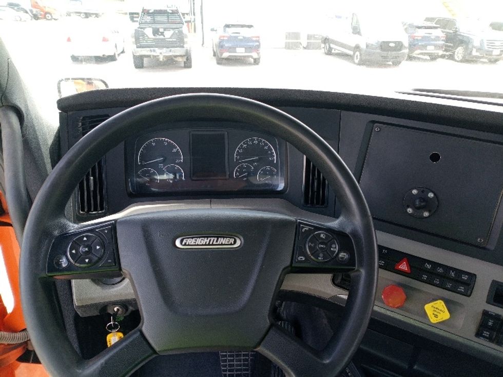Day Cab Tractor-Heavy Duty Tractors-Freightliner-2019-T11664ST-Austin-TX-226,126\n\t\tmiles-$ 52,750 - Image 11