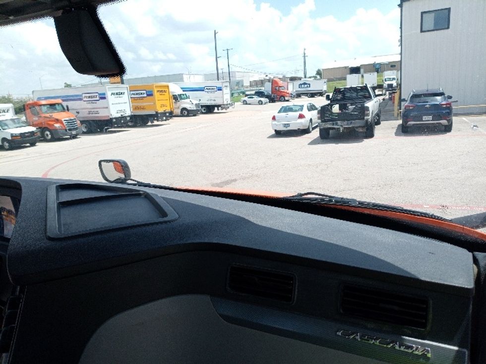 Day Cab Tractor-Heavy Duty Tractors-Freightliner-2019-T11664ST-Austin-TX-226,126\n\t\tmiles-$ 52,750 - Image 13