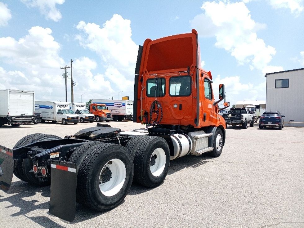 Day Cab Tractor-Heavy Duty Tractors-Freightliner-2019-T11664ST-Austin-TX-226,126\n\t\tmiles-$ 52,750 - Image 7