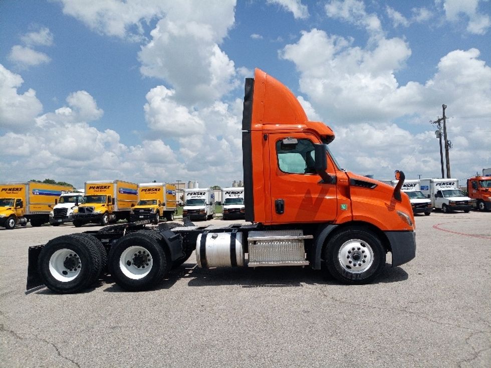 Day Cab Tractor-Heavy Duty Tractors-Freightliner-2019-T11664ST-Austin-TX-226,126\n\t\tmiles-$ 52,750 - Image 8