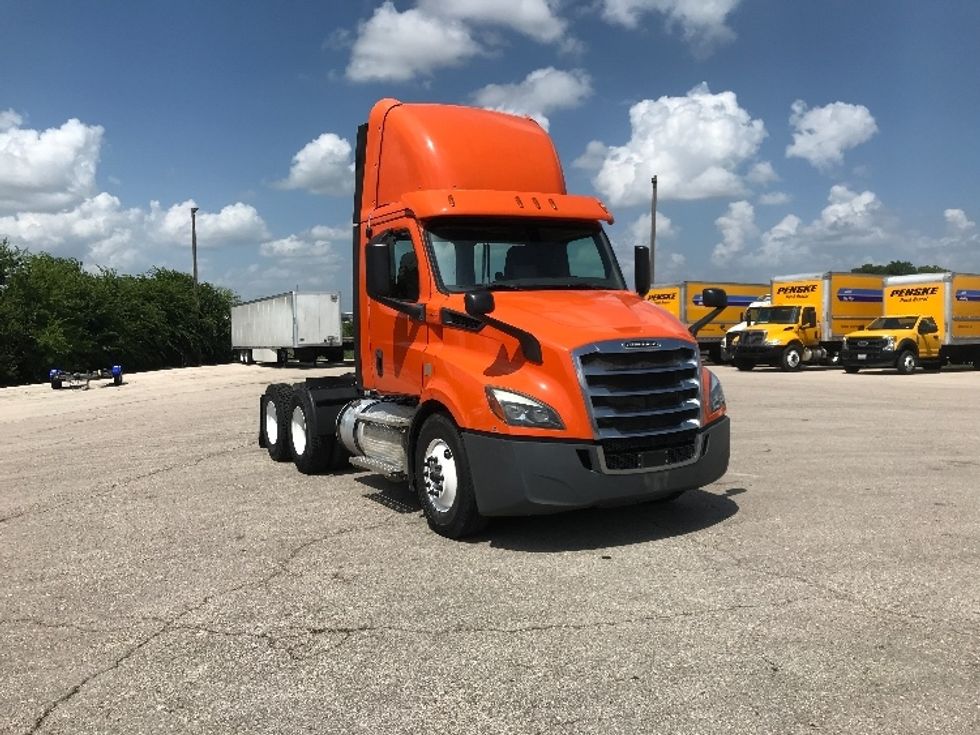 Day Cab Tractor-Heavy Duty Tractors-Freightliner-2019-T11664ST-Austin-TX-226,128\n\t\tmiles-$ 44,500 - Image 1
