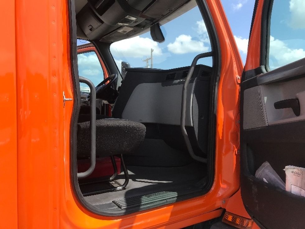 Day Cab Tractor-Heavy Duty Tractors-Freightliner-2019-T11664ST-Austin-TX-226,128\n\t\tmiles-$ 44,500 - Image 12