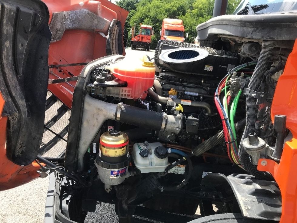 Day Cab Tractor-Heavy Duty Tractors-Freightliner-2019-T11664ST-Austin-TX-226,128\n\t\tmiles-$ 44,500 - Image 16