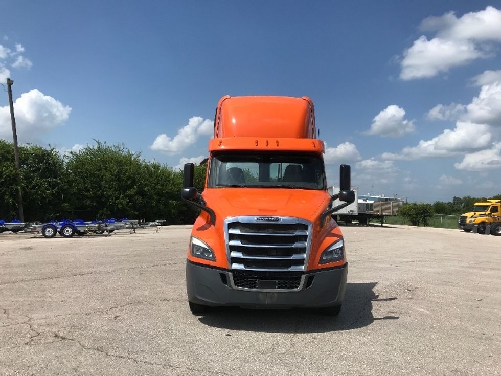 Day Cab Tractor-Heavy Duty Tractors-Freightliner-2019-T11664ST-Austin-TX-226,128\n\t\tmiles-$ 44,500 - Image 2