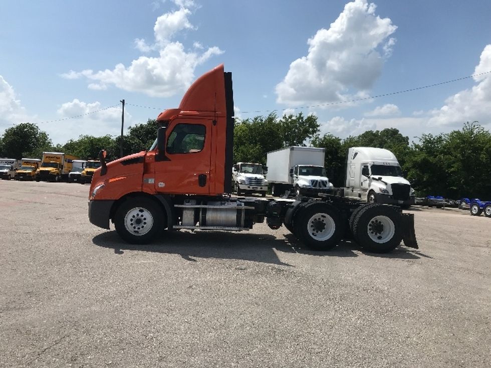 Day Cab Tractor-Heavy Duty Tractors-Freightliner-2019-T11664ST-Austin-TX-226,128\n\t\tmiles-$ 44,500 - Image 4